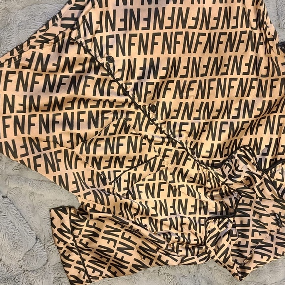 Cute Silk FN Short Set - Picture 4 of 7